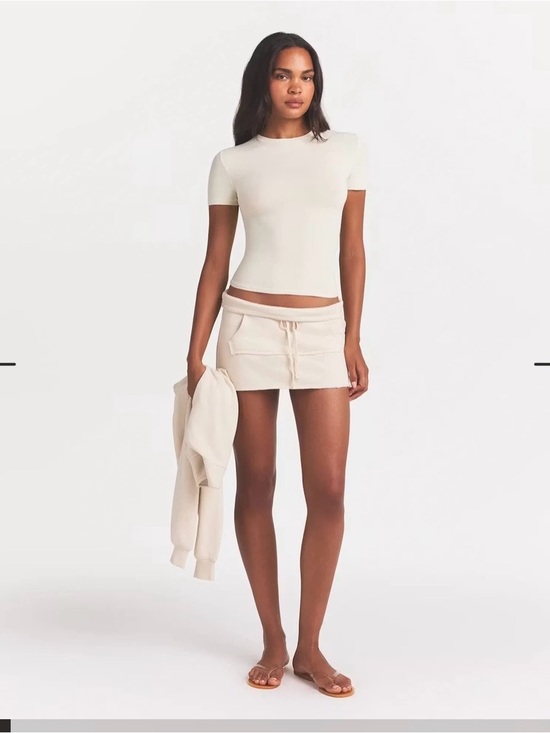 SKIMS Tops - SKIMS Cream Short Sleeve Ribbed Tee